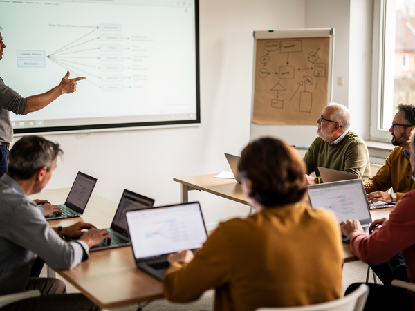 Bild zu Datenbanksysteme im Informatikunterricht: Anwendung der Abiturklassen und Abiturformate (Informatik, Sekundarstufe II), KI-generiertes Bild