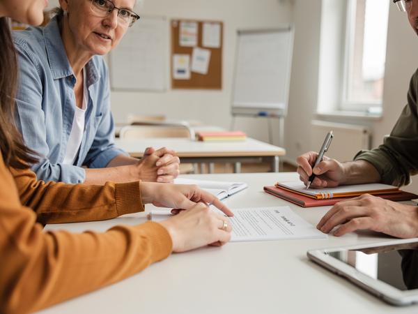 Bild zu OLEI - Online Learning Inklusion
Modul 2: Kooperationsstrukturen und -prozesse in inklusiven Schulen, KI-generiertes Bild