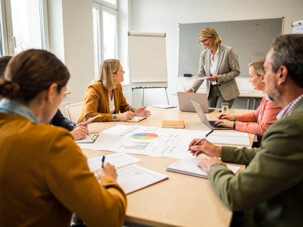 Bild zu Im Team kooperieren und unterrichten, KI-generiertes Bild