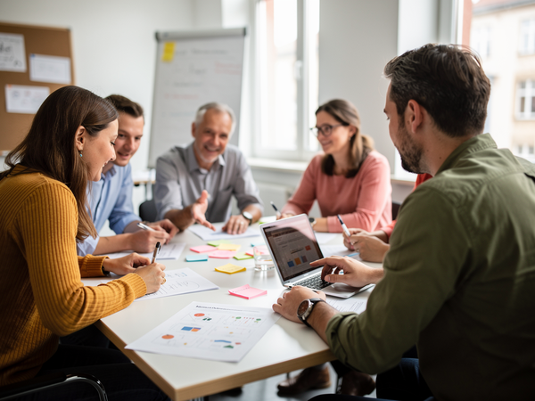 Bild zu Gemeinsam für eine Schule der Zukunft - Netzwerktreffen für Steuergruppen/Schulentwicklungsgruppen im Schuljahr 2026/27, KI-generiertes Bild