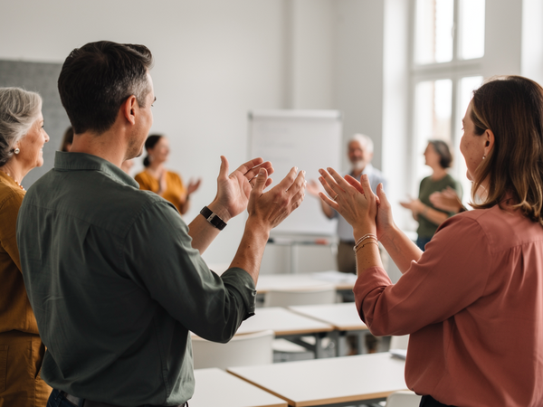 Bild zu Sommer, Verabschiedung und Einschulung im Musikunterricht der Grundschule, KI-generiertes Bild