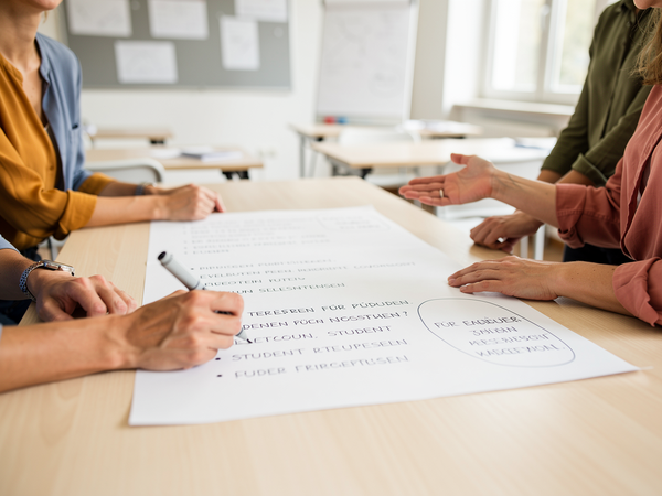 Bild zu Leistungen wahrnehmen, würdigen und fördern -Leistungsbewertung im Kontext einer pädagogischen Leistungskultur in der Primarstufe, KI-generiertes Bild